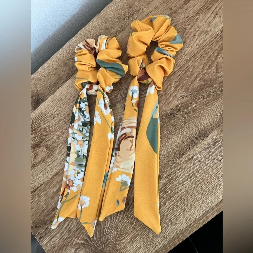 N/A set scrunchies